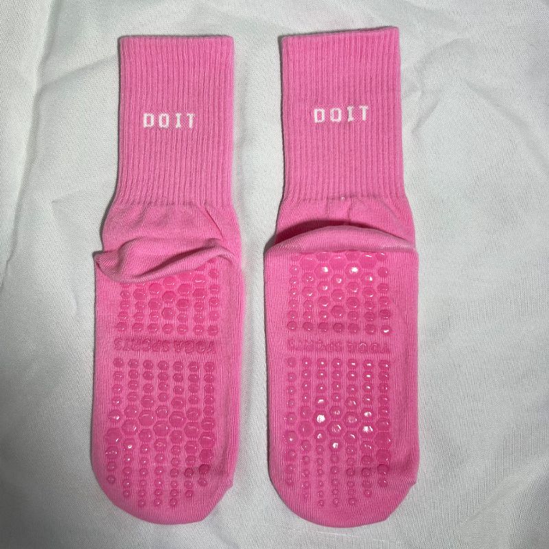 Surge Yoga For Women Indoor Fitness Mid-Calf Sports Anti-Pilling Jump Exercise Silicone Non-Slip Floor Pilates Socks_voghion.com