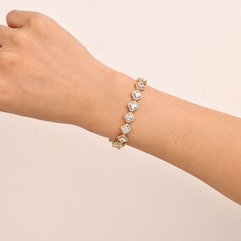 Women's Chain & Link Bracelets Colored Zircon Flower Bracelet New Style Fashion Design Unique Temperament Simple Floral Jewelry_voghion.com