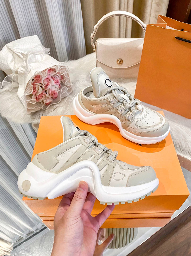 Dad Sneakers voor dames, lente/zomer 2025 L Family V, nieuwe veelzijdige, dikke binnenzool met vetersluiting en casual instappers voor in de trailer_voghion.com