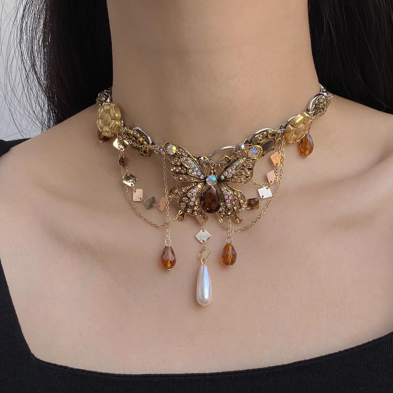 Maillard sparkling diamond butterfly pendant necklace, light luxury high-end feeling, collarbone chain, personalized and_voghion.com