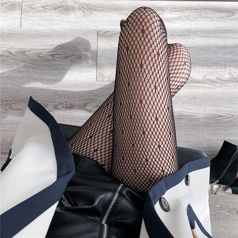 2024 Medias negras ahuecadas prensadas en caliente Jk Pantalones de malla sexy Letras grandes atractivas Calcetines de red de pesca con lazo_voghion.com