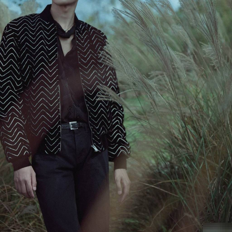 Męska kurtka baseballowa Geometric Line – dopasowany krój, zimowy płaszcz z ciepłym wypełnieniem poliestrowym, kolor czarny_voghion.com