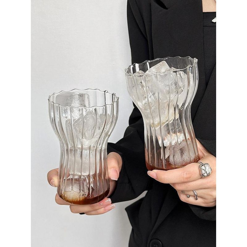 Tazza alta trasparente per infusione a freddo con nicchia per acqua in vetro a strisce verticali irregolari INS Coffee di alto valore_voghion.com