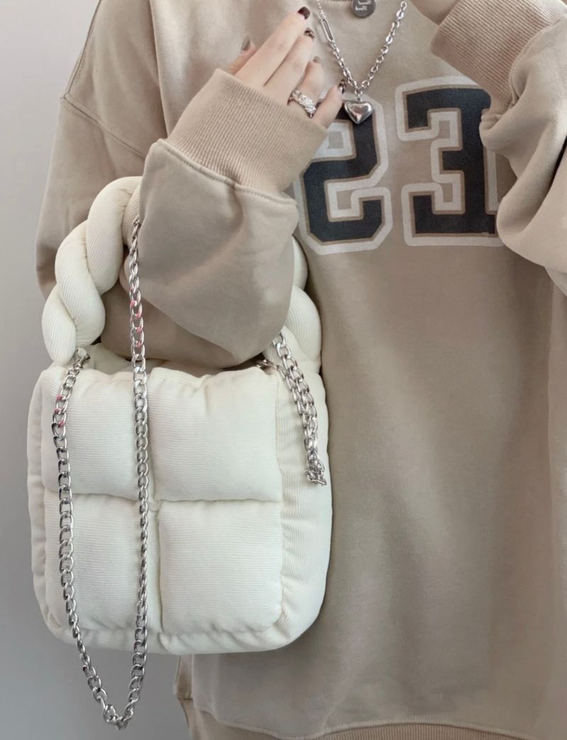 Umhängetasche aus Cord mit Kette, in der Hand tragbarer Mini-Baumwollstoff mit kleiner quadratischer Füllung, neues Modell 2024_voghion.com