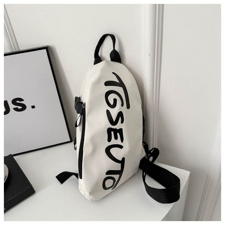 Borsa da petto alla moda con borsa a tracolla multifunzionale stampata con lettera da uomo e da donna Borsa a tracolla diagonale giapponese Borsa casual di tendenza da strada_voghion.com