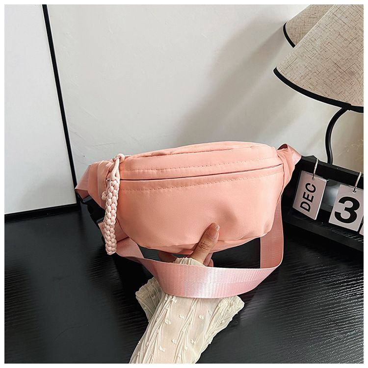 Versione coreana semplice in nylon piccolo per donna in primavera ed estate 2024, nuova trama tracolla larga, singolo_voghion.com