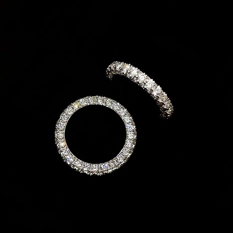 Bague de luxe légère et haut de gamme en zircone cubique à trois faces pour femme, bague polyvalente, unique et raffinée, à la mode_voghion.com