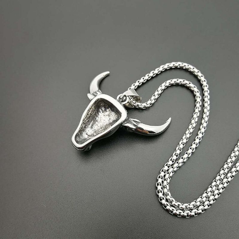 Collana con ciondolo a forma di testa di toro in acciaio al titanio e turchese lucido, stile punk_voghion.com