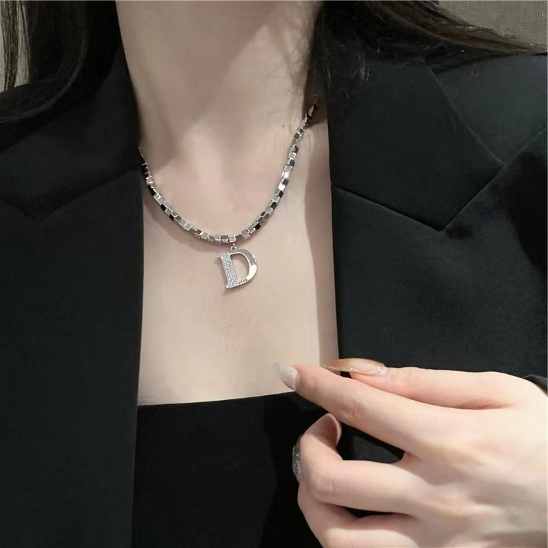 Design Sense Micro Setting Zircon D Letter Pendant Long Necklace Winter Sweater Chain Fashion Jewelry For Woman Girls Party Gift_voghion.com