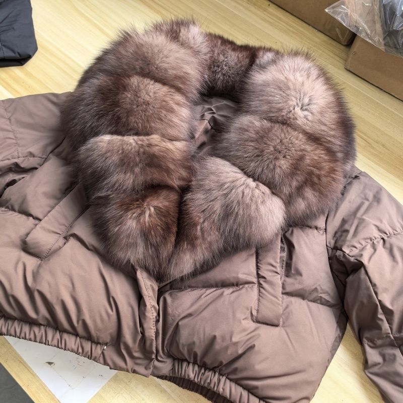 Kurze Pufferjacke für Damen mit echtem Fuchspelzkragen – warmer Wintermantel für zierliche Damen, modische übergroße Kapuze, leicht und stylisch_voghion.com