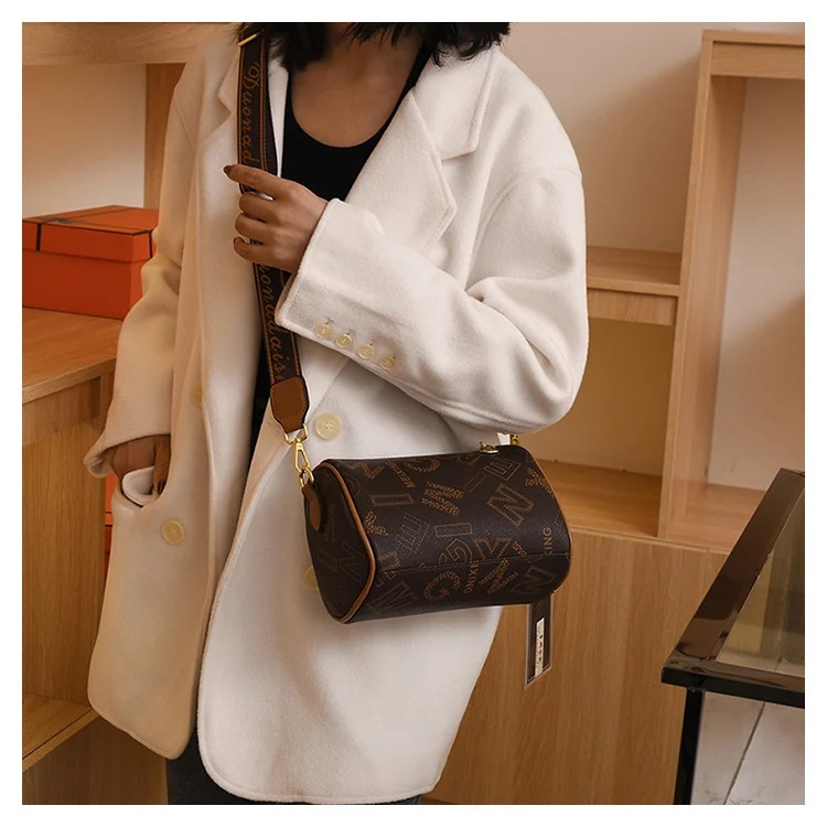 Neuer heißer Modetrend: Vielseitige, weiche Kissentasche mit Zylinderdruck für Damen mit einer Schultertasche und einer Umhängetasche_voghion.com
