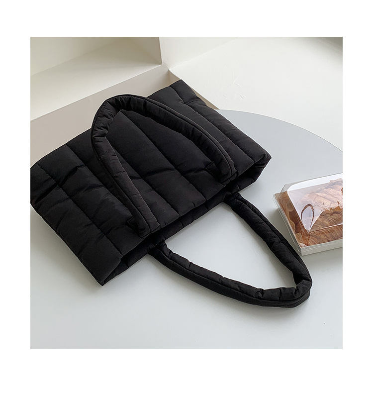 Down Bag Women's 2023 Autunno e inverno New Casual Women's Bag Niche borsa tote monospalla imbottita in cotone a righe di grande capacità_voghion.com