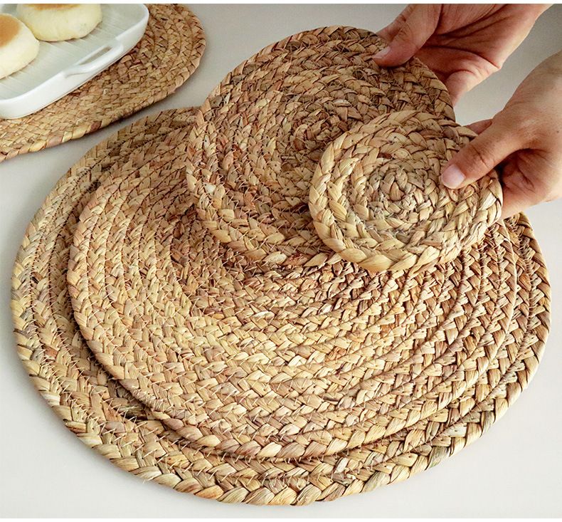 Handwoven Grass Coasters & Placemats Set – Modern Minimalist Tableware (Round, Heat-Resistant, 11cm/18cm/24cm/30cm/36cm, Natural Fiber)_voghion.com