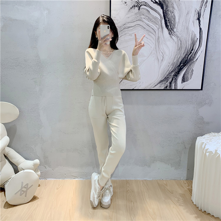 Women's small double V-neck sexy off-the-shoulder short temperament fashion suit knitted two-piece set_voghion.com