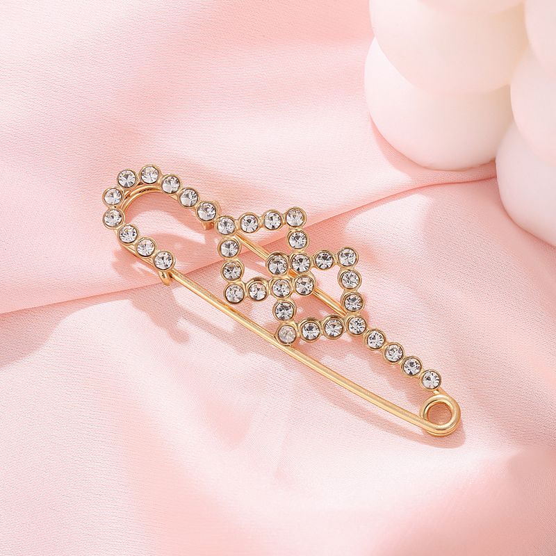 Xiaoxiang Feng Shui Rhinestone Geometric Alloy Shirt Anti-Exposure Large Women's Suit Shawl Accessory Brooch Pin_voghion.com