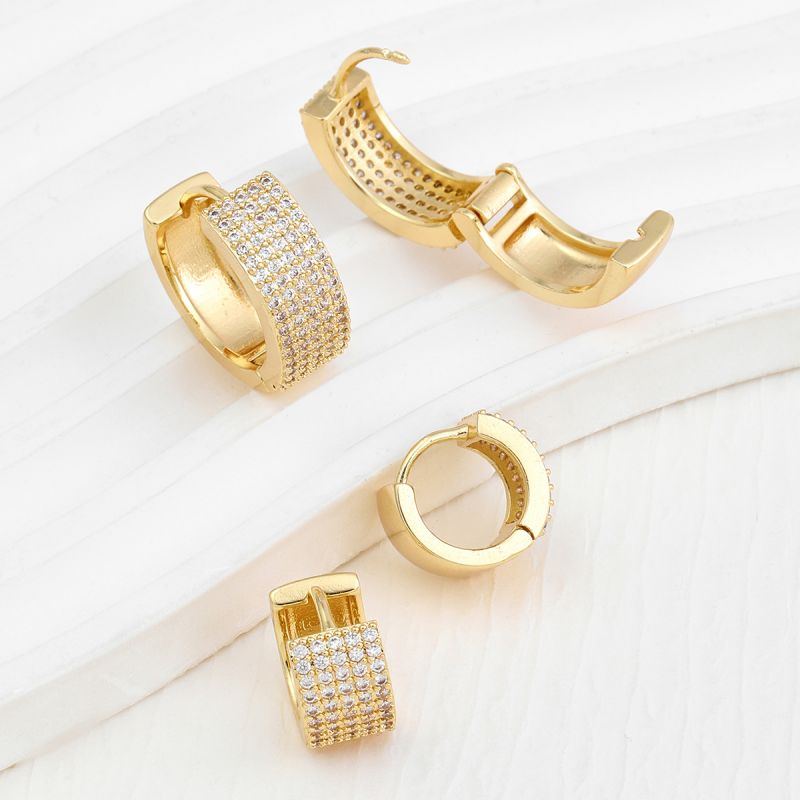 Nuovo paio elegante e personalizzato di orecchini cerchiati da donna in metallo con pietre di zircone per un gioiello per orecchie di alta qualità, semplice e versatile_voghion.com