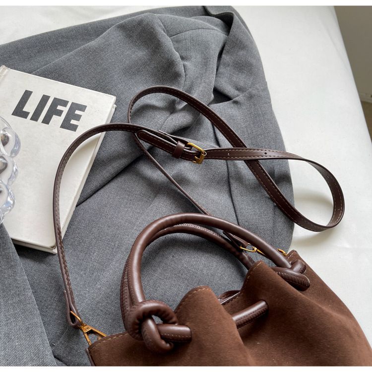 Geavanceerde suède handtas, groentemand, wateremmer nieuwe niche moeder en kind tas, westerse stijl enkele schouder_voghion.com