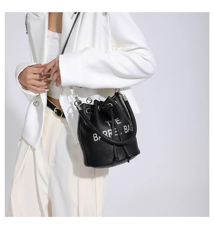 2023 Lente/Zomer Nieuwe Mode Emmer Tas Met Trekkoord Casual Handheld Crossbody Damestas_voghion.com