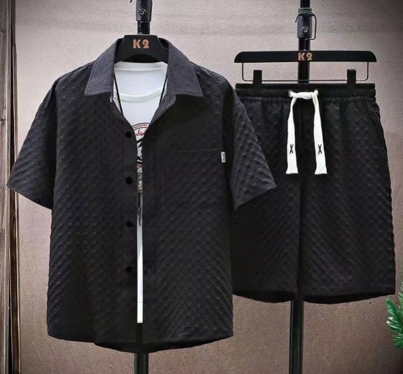 Vêtements pour hommes 2024 Nouvel été Costume de soie glacée Chemise à manches courtes et short à la mode pour hommes Ensemble gaufré Mince Sport Costume deux pièces décontracté_voghion.com
