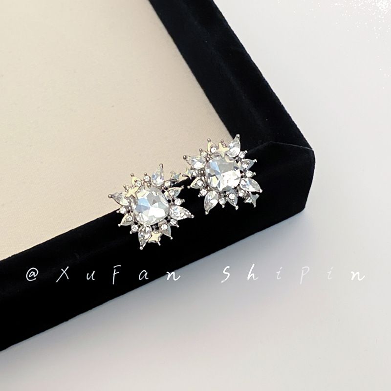 Boucles d'oreilles à clip en zircon pour femmes, sans piercing, nouvelle manchette d'été, haut de gamme, légères, luxueuses et uniques_voghion.com