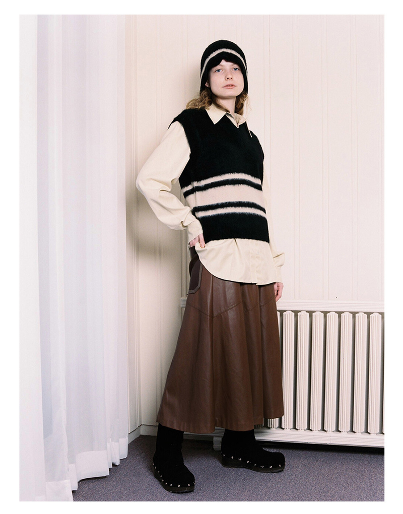 Maglia a righe colorate spazzolata e a blocchi di colore del designer coreano per donna in autunno inverno, con un design da pescatore fresco e accogliente._voghion.com