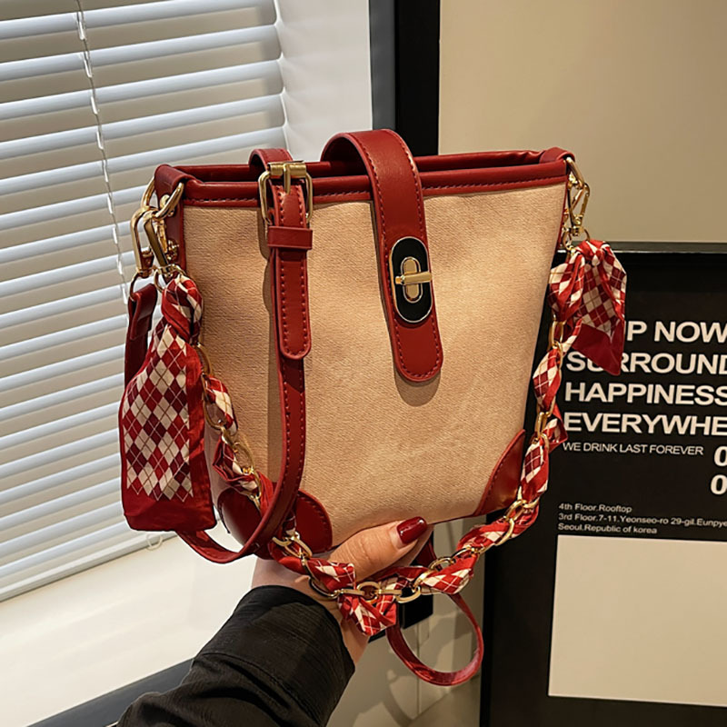 Korean style high-end and versatile bucket 2024 new niche crossbody bag, women's fashion chain handbag_voghion.com