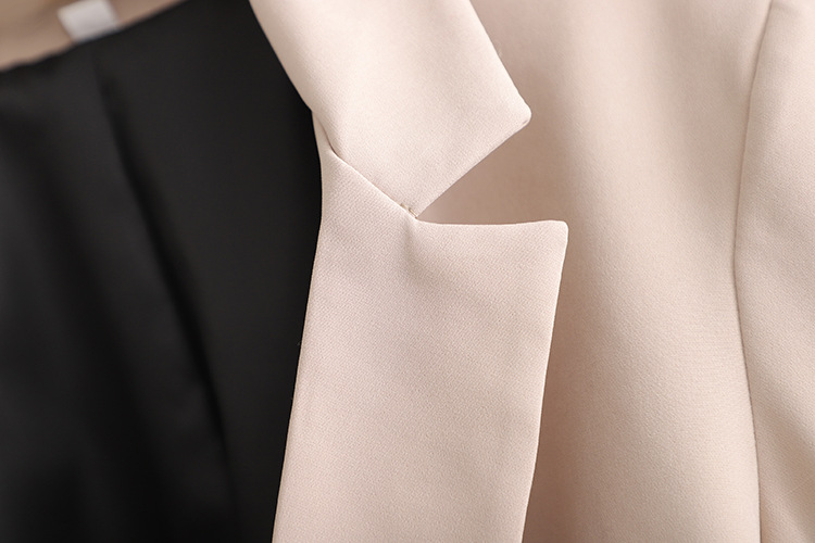 Giacca da donna corta con risvolto sottile da donna + minigonna con spacco a vita alta_voghion.com
