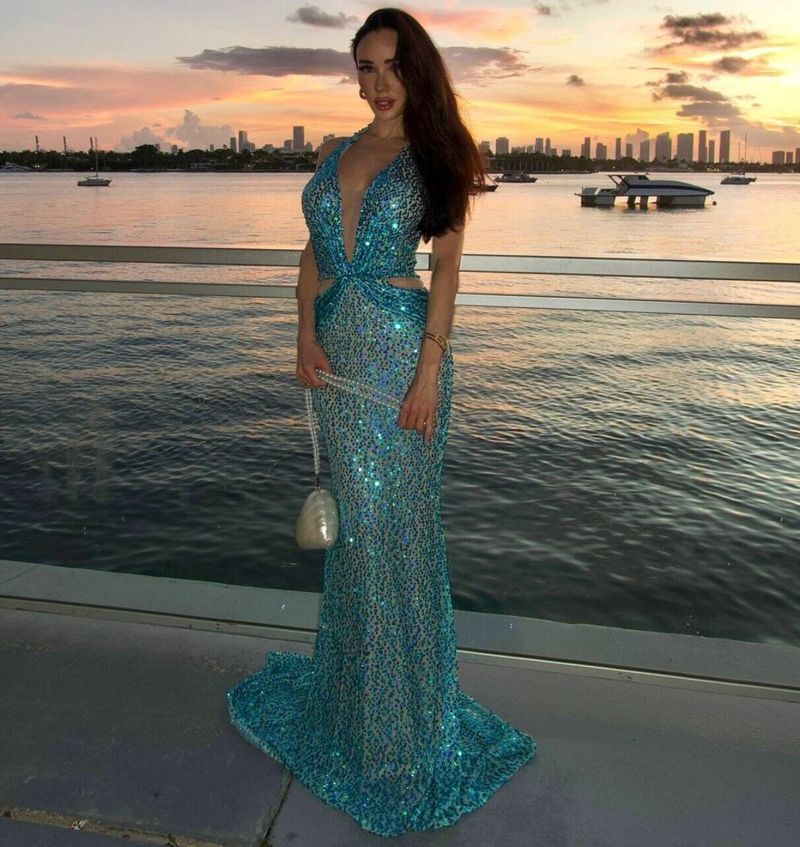 Élégante robe de soirée sirène en maille à paillettes avec décolleté licou et dos nu pour fêtes, banquets et occasions spéciales_voghion.com