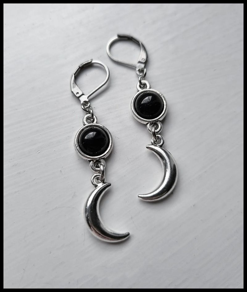 Personalità creativa Silver Moon delicato set rotondo con orecchini pendenti in pietra nera_voghion.com