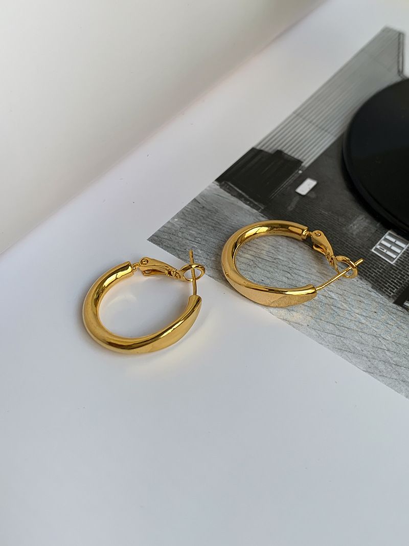 Orecchini a cerchio alla moda con design minimalista e freddo in stile S Silver Needle Niche Ins per le donne_voghion.com
