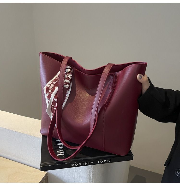 Women's Tote Bag Casual Versatile Shoulder Bag Large Capacity Commuter Underarm Bag_voghion.com
