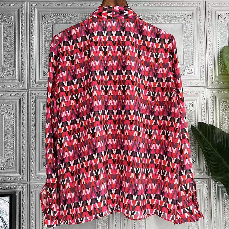 Corbata de seda morera con estampado floral de moda para mujer con camisa de seda sintética de manga larga y corte entallado._voghion.com