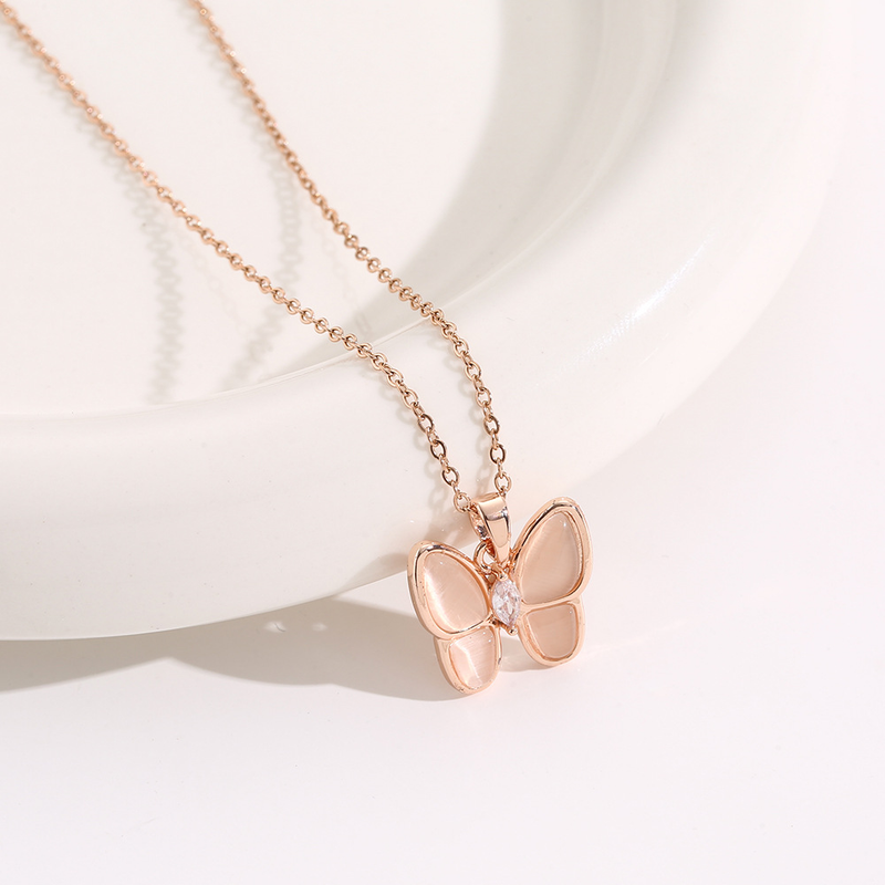 Collana con farfalla in pietra con occhio di gatto temperamento da donna, rete rossa 2023, nuova catena in acciaio al titanio, leggera, di lusso e_voghion.com