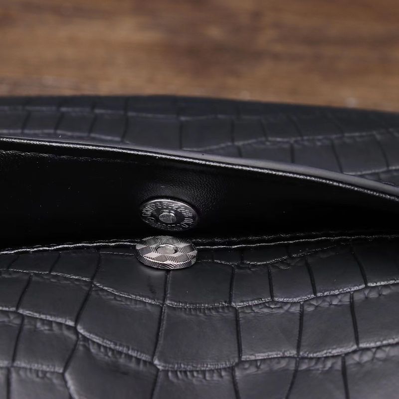 High-End-Mode Kleine Quadratische 2025 Neue Krokodil Muster Top Schicht Rindsleder Vielseitige Herren Tasche_voghion.com