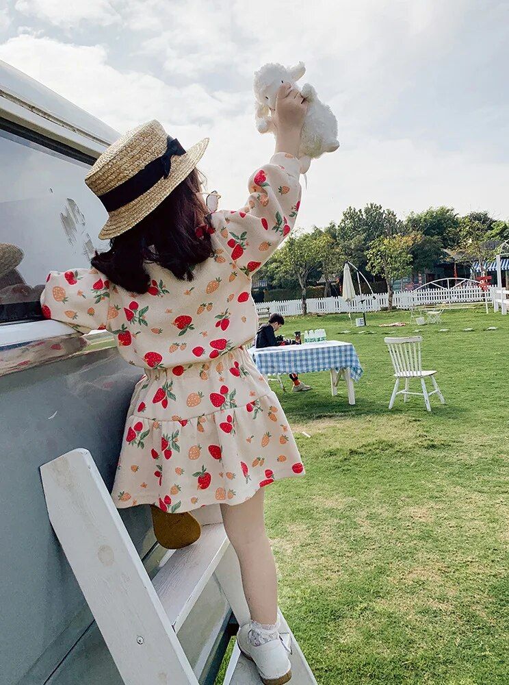 Ensemble de vêtements pour petites filles, automne et printemps, haut, dessin animé, fraise, pull, jupe, 2 pièces, ensemble pour enfants de 3 à 7 ans_voghion.com