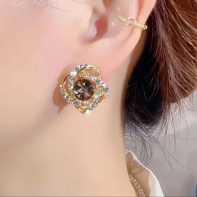 Dammen Ouerréng Klengt Duftstil Luxuriéis High-End Super Flash Zirkon Exquisite Ouerréng Elegant Ouerréng Dammen Western Stil Edel Ouerréng_voghion.com