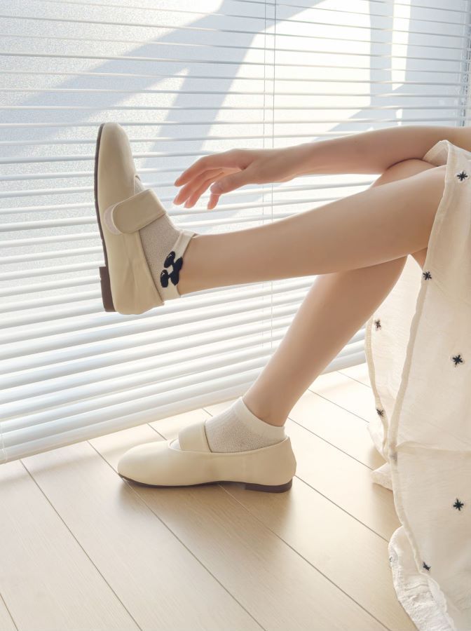 Calzini corti sottili bianchi e neri con bolle più calzini estivi da donna in stile cardigan per la fragilità_voghion.com
