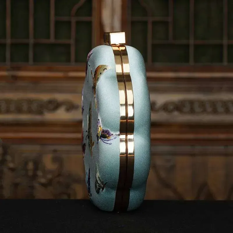 Borse firmate, cappellini, mini tracolle, per feste, matrimoni, banchetti, tessuto con texture setosa, ricamo artigianale Suzhou, motivo farfalla e falena._voghion.com