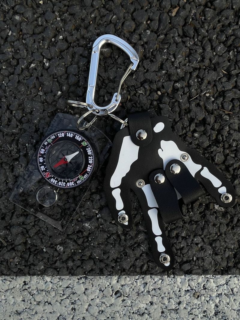 Original Compass Three Ring Skeleton Hand Keychain High End Niche Waist Pendant_voghion.com