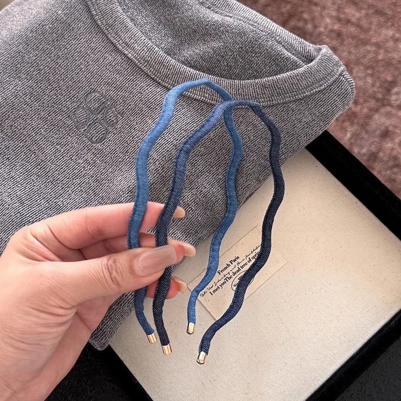 Fascia per capelli ultrasottile in denim ondulato, per le donne che desiderano creare un temperamento semplice e versatile, caratterizzata da capelli pressati con una nuova moda_voghion.com