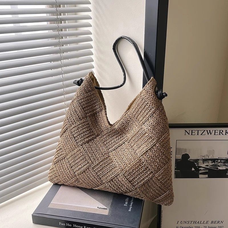 Niche Design 2025 High-End Hollow Shoulder Lazy Style Handheld Straw Vacation Beach Bag For Women_voghion.com