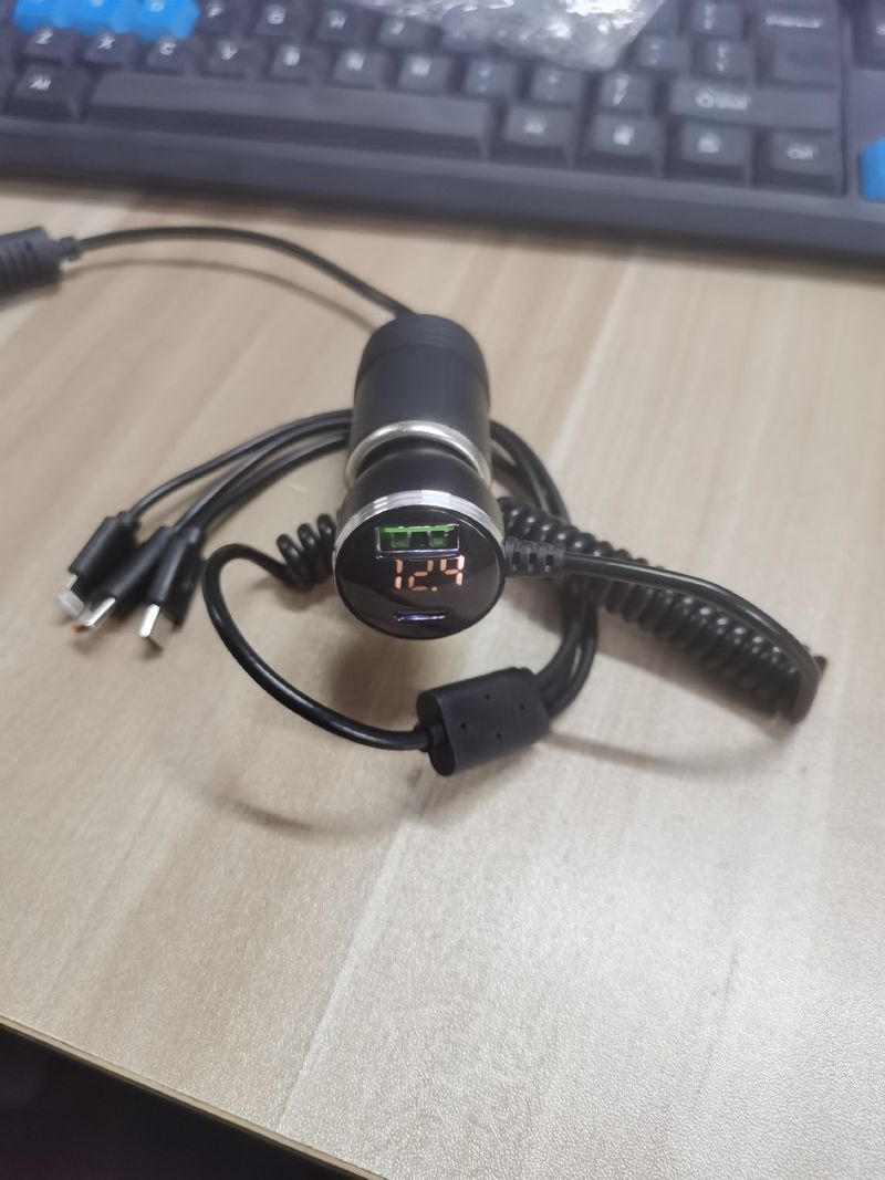 Nov digitalni avtomobilski polnilec z enim do tremi kabli 100W super hitro polnjenje_voghion.com