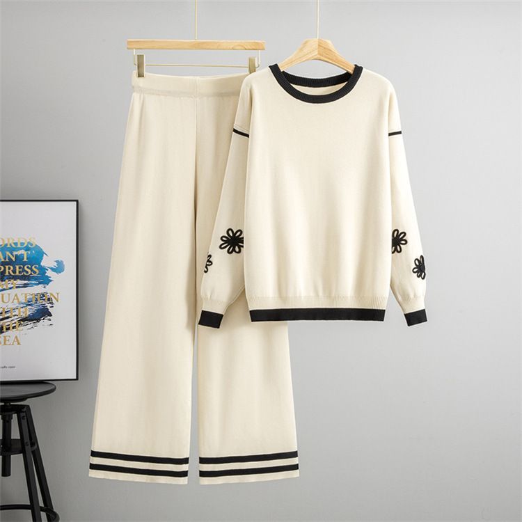 Completo elegante con maglione lavorato a maglia e pantaloni a gamba larga - Ricamo floreale, completo casual chic in due pezzi (disegno a righe e jacquard, misto viscosa e poliestere)_voghion.com