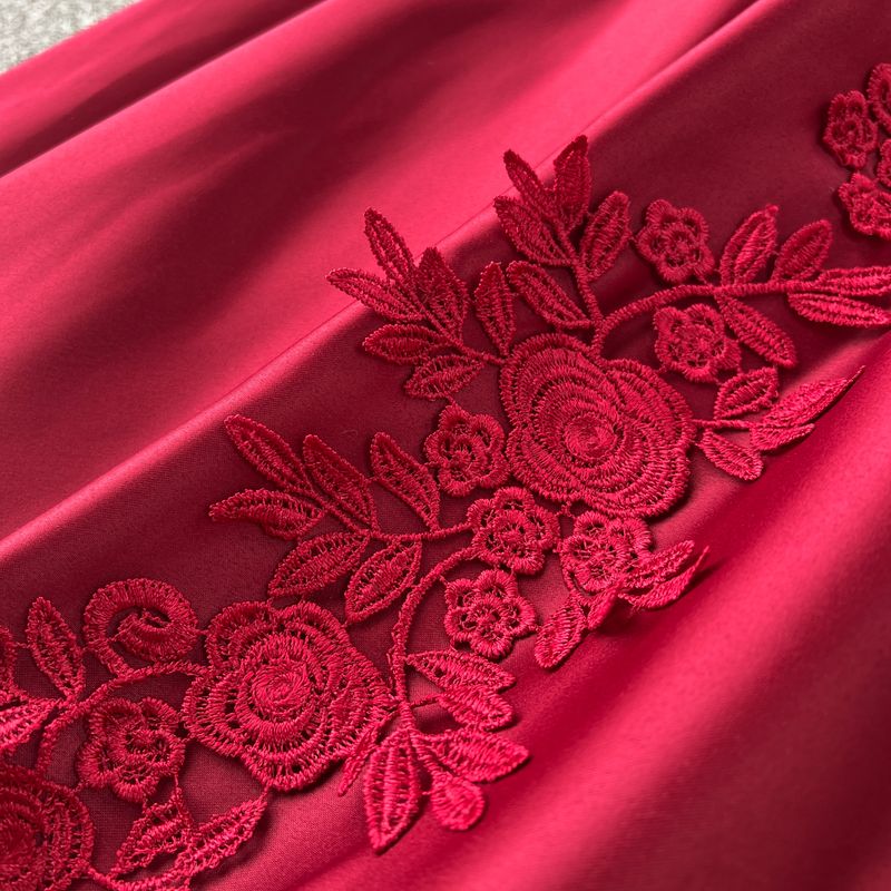 Abito da donna in rete a maniche lunghe, elegante abito rosso ricamato in rete a maniche lunghe – elegante abito da banchetto con silhouette a trapezio e vita alta_voghion.com