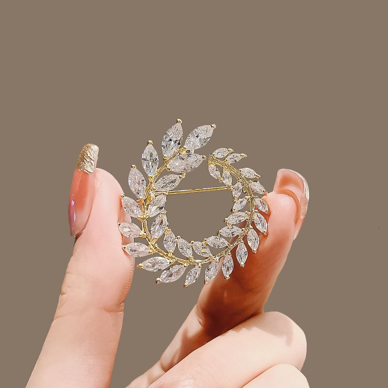 Brosche für Damen – Hochwertige Anstecknadel für elegantes Auftreten – Elegantes Accessoire für Kleidung_voghion.com