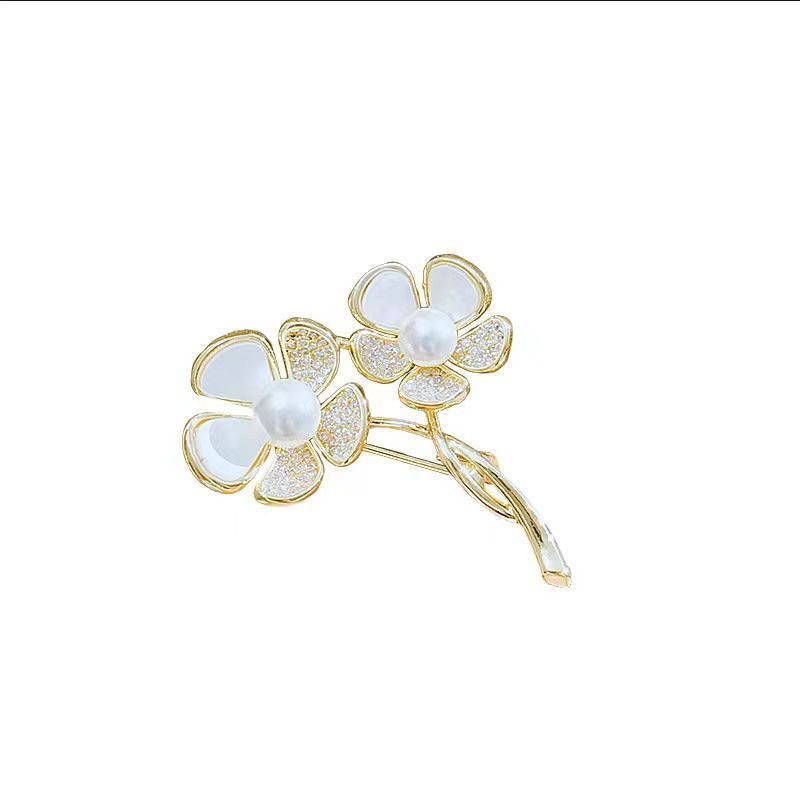 Broche de flor pequeña con temperamento, perla, exquisito ramillete de alta gama, accesorio para suéter, antiluz, nuevo alfiler_voghion.com