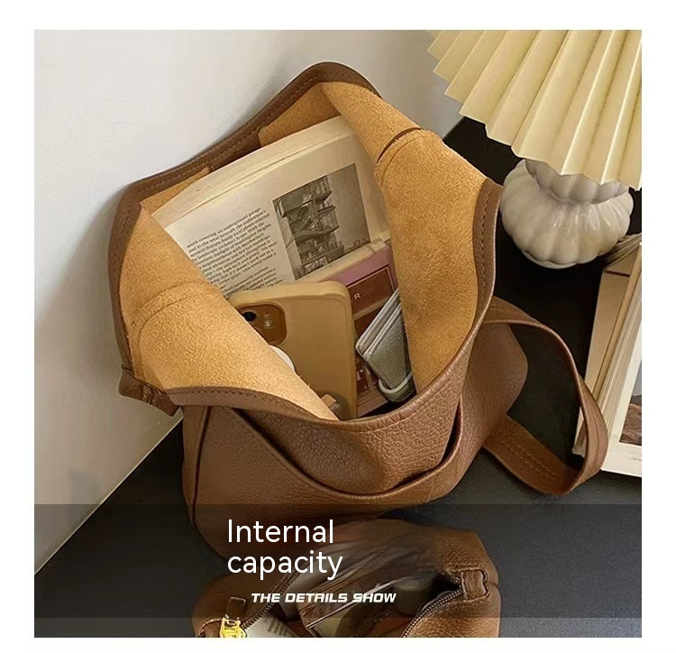 Sac sous les bras de grande capacité pour femmes 2024 hiver nouvelle mode décontractée simple et polyvalente populaire sac à bandoulière simple sac de banlieue simple_voghion.com