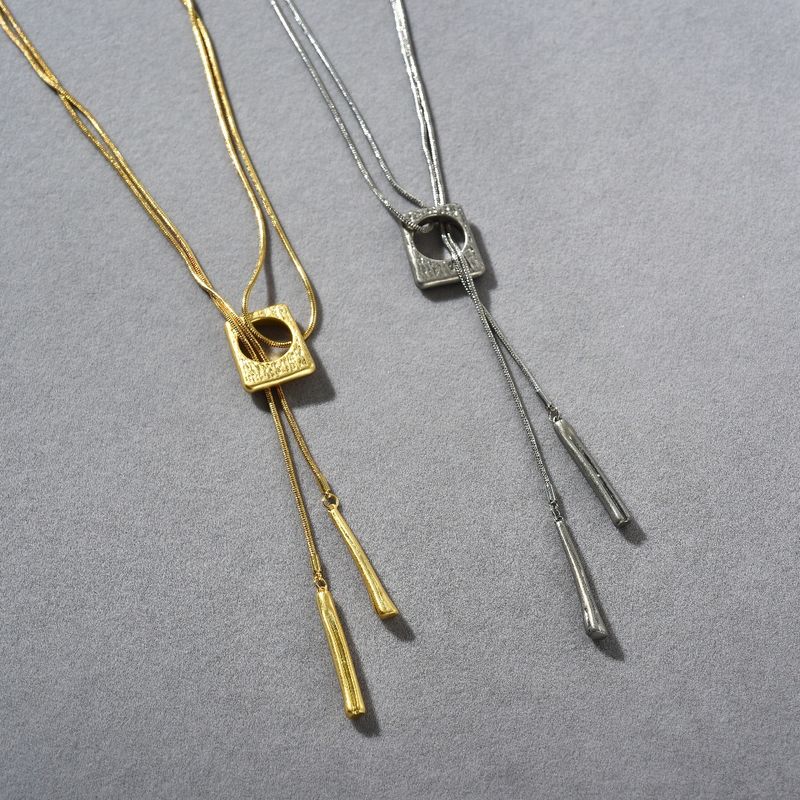 Adjustable Geometric Pendant Necklace For Women - Layered Statement Chain With Textured Detailing In Gold And Silver_voghion.com