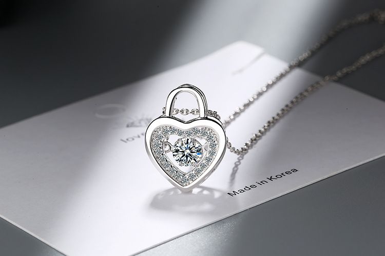 Beating Heart Necklace Women's Diamond Six pointed Star Pendant Five pointed Star Short Clavicle Chain Pendant_voghion.com