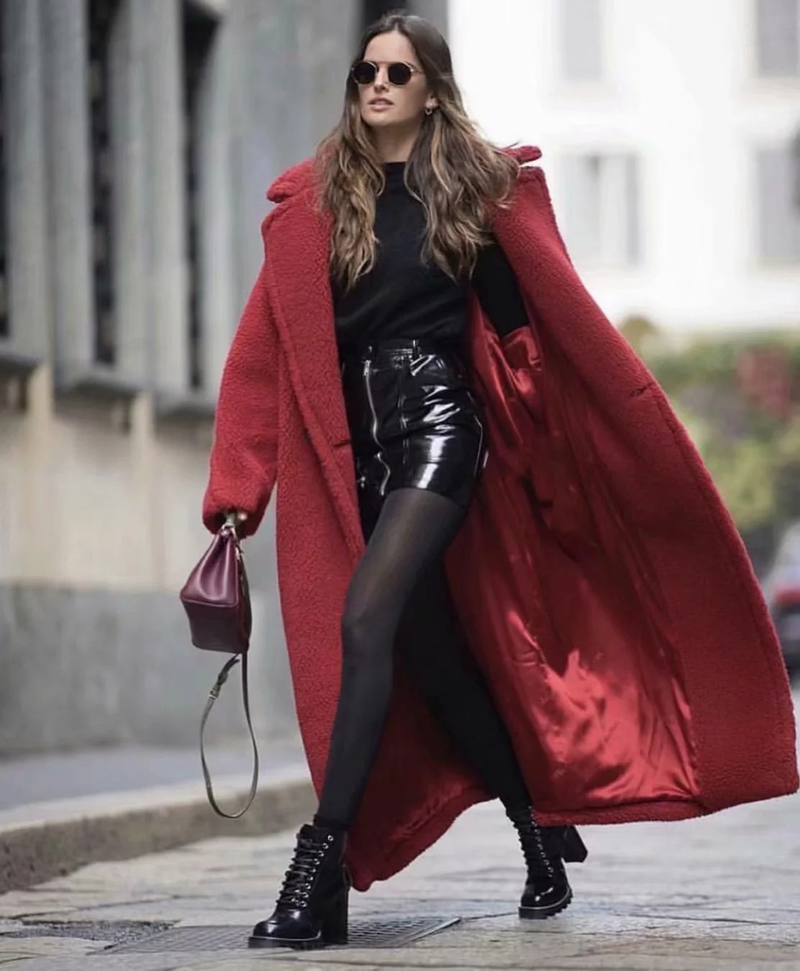 Cappotto da donna in lana di agnello sciolto di media lunghezza alla moda_voghion.com
